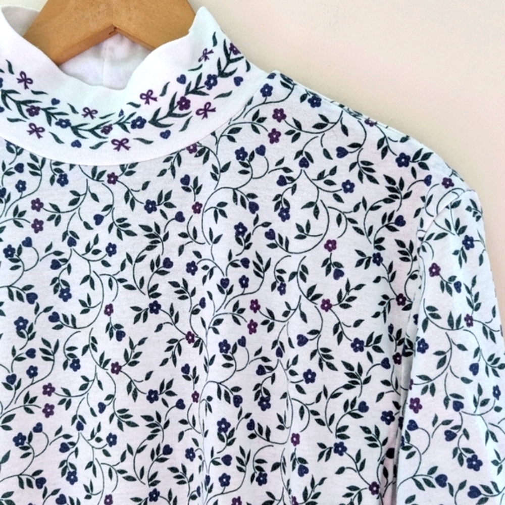 Vintage white long sleeved shirt moc neck purple & green floral design medium - Picture 2 of 11